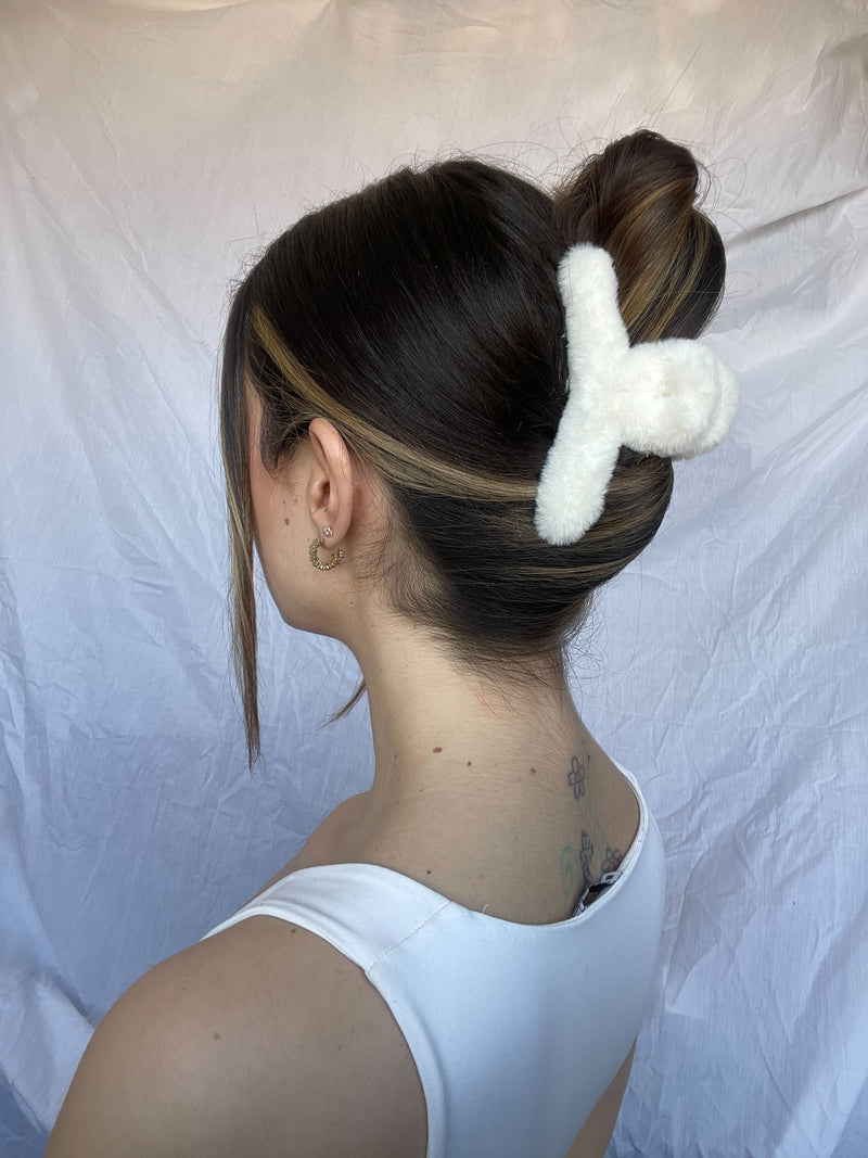 Cozy hairclip faux fur