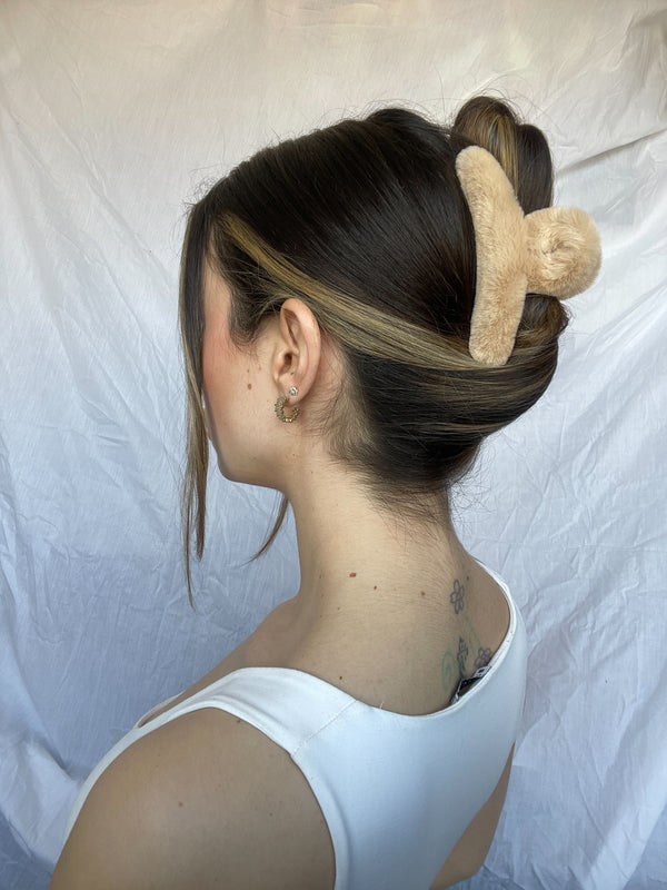 Cozy hairclip faux fur