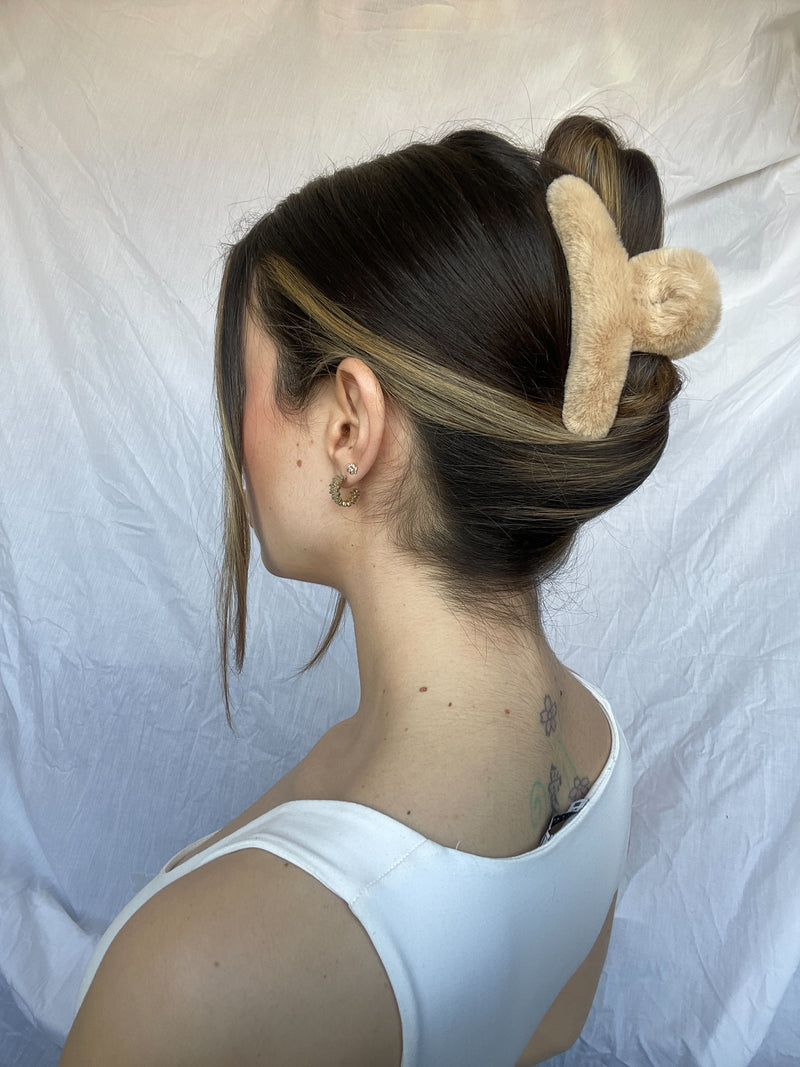 Cozy hairclip faux fur